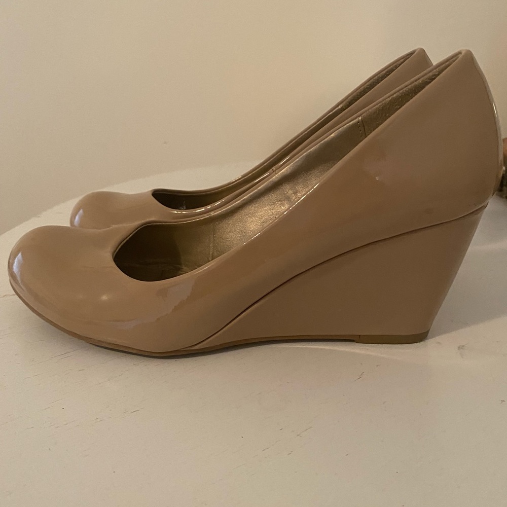 CL by Chinese laundry patent nude wedge pump size 7.5